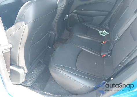 2021 Jeep Compass Latitude 4X4 z USA, uszkodzony, nr VIN 3C4NJDBBXMT504833